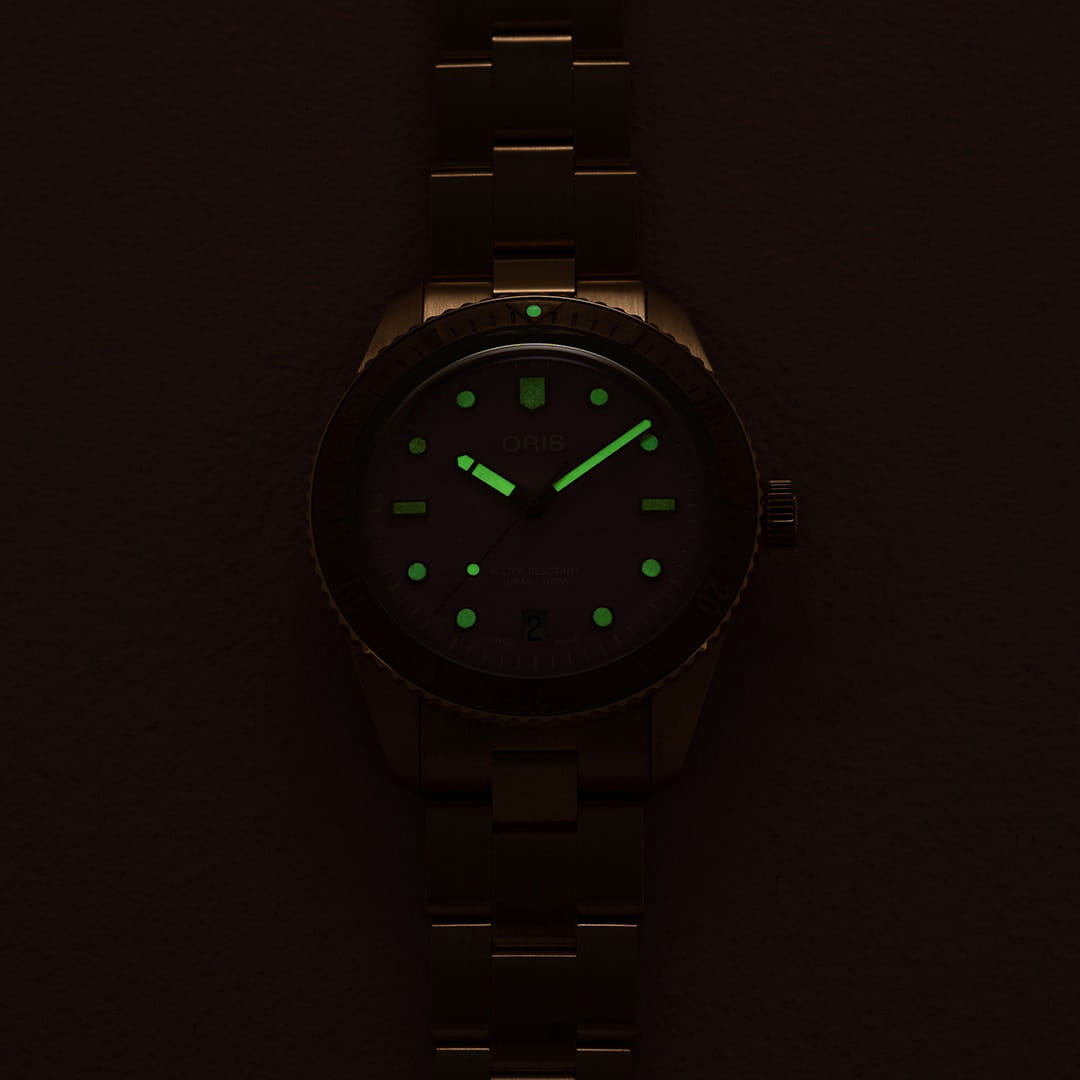 Oris Oris Divers Sixty‑Five 'Cotton Candy' 01 733 7771 3158-07 8 19 15  - задняя крышка бронза корпуса, швейцария часы